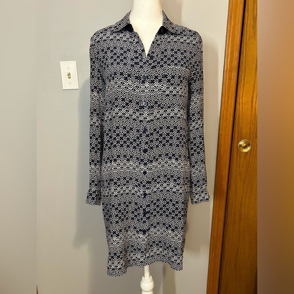 Diane Von Furstenberg silk navy white printed lightweight shirt dress size 4